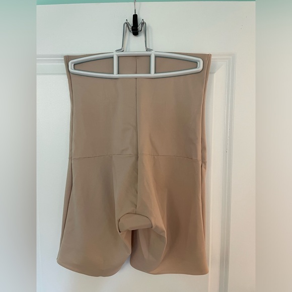 NWT Miracle Suit Comfort Tech Band Firm Control Shapewear in Warm Beige Size L - Picture 2 of 10